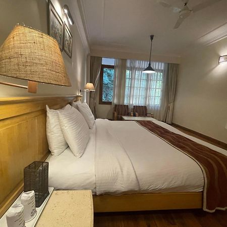 Hotel Willow Banks - Boutique 4 Star Hotel On The Mall Road Shimla Eksteriør billede