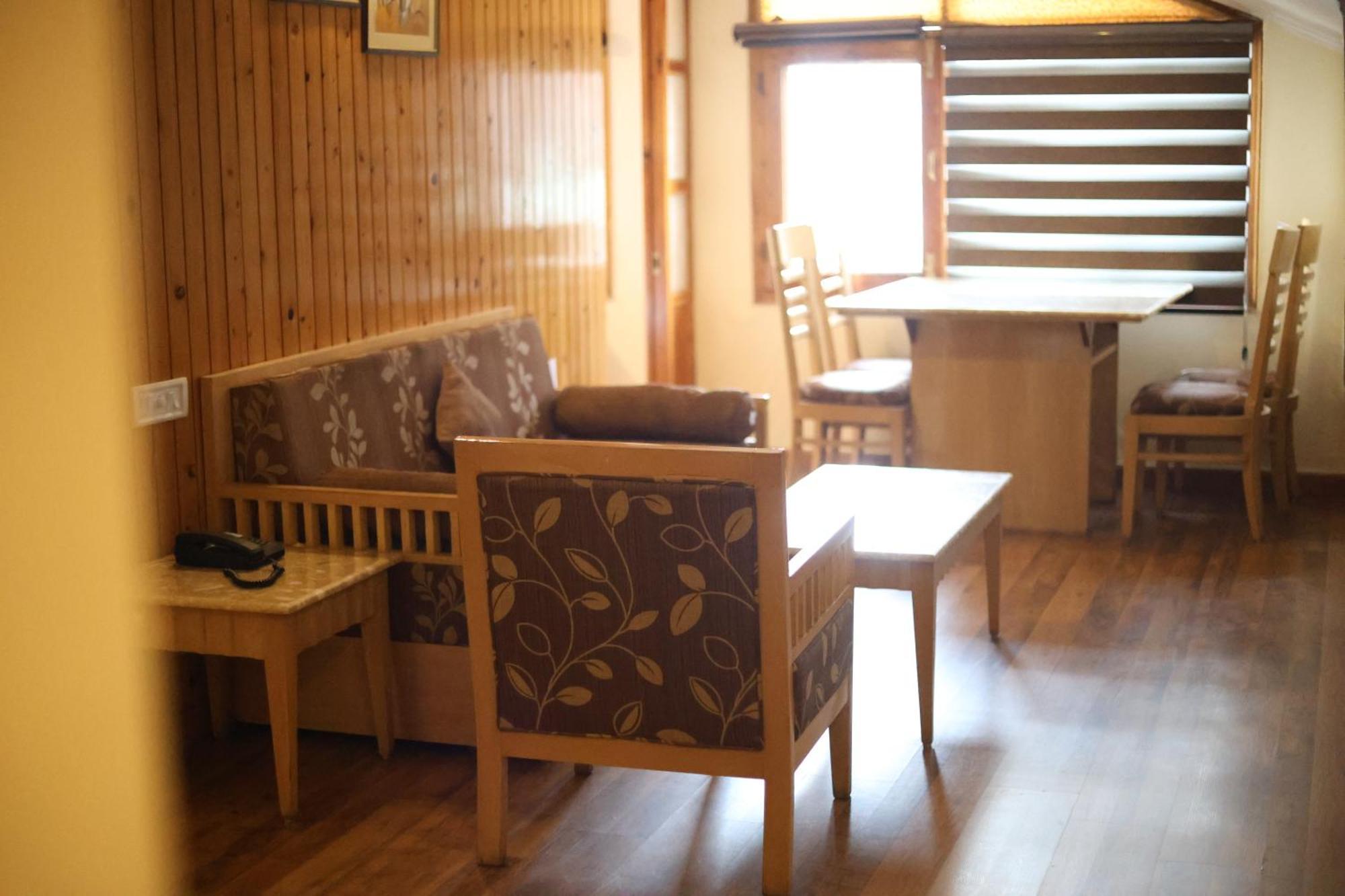 Hotel Willow Banks - Boutique 4 Star Hotel On The Mall Road Shimla Eksteriør billede