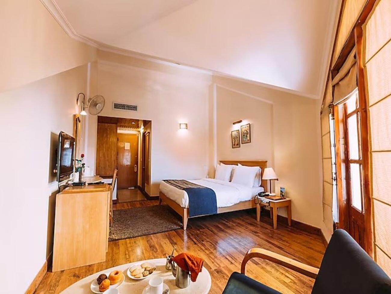 Hotel Willow Banks - Boutique 4 Star Hotel On The Mall Road Shimla Eksteriør billede