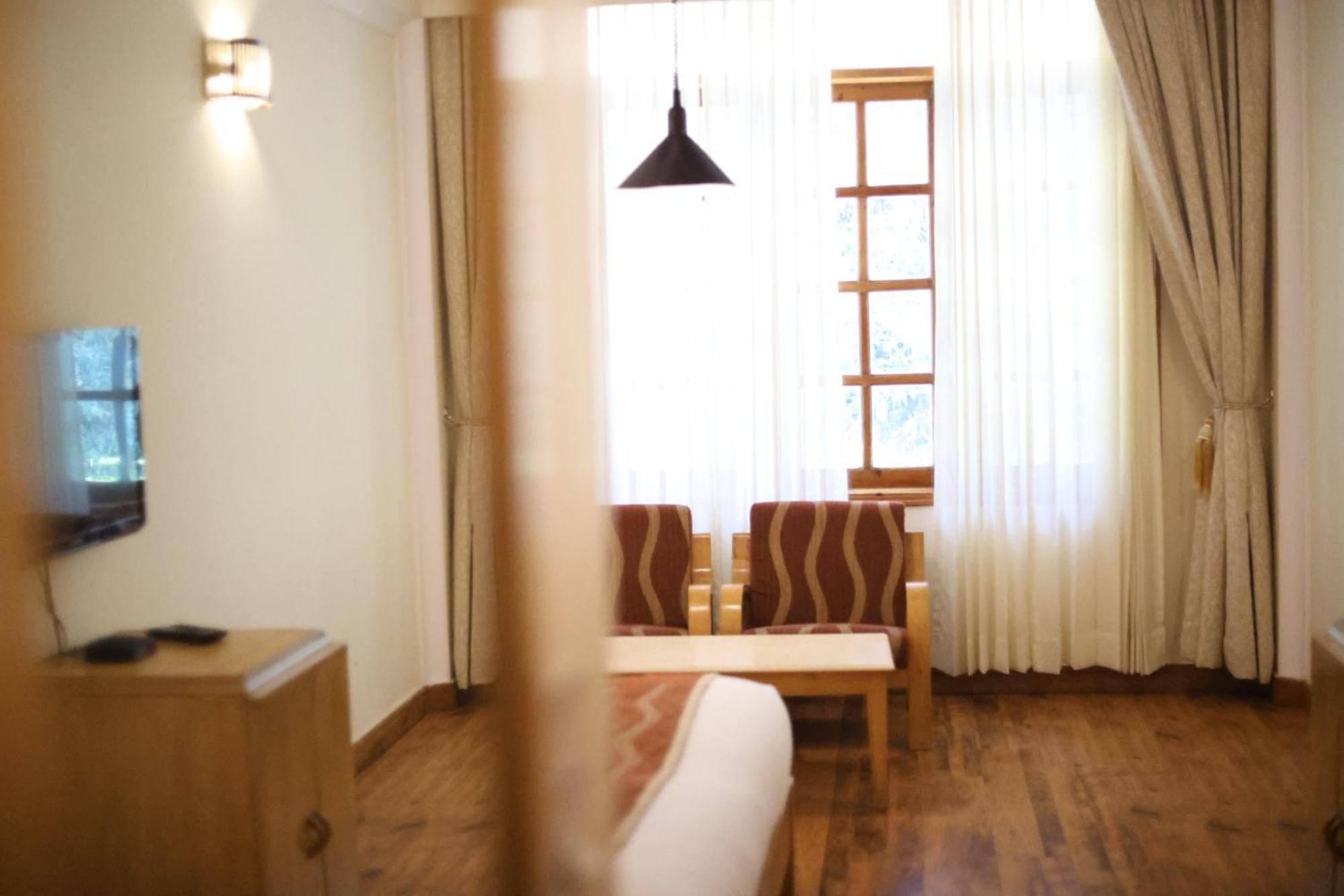 Hotel Willow Banks - Boutique 4 Star Hotel On The Mall Road Shimla Eksteriør billede