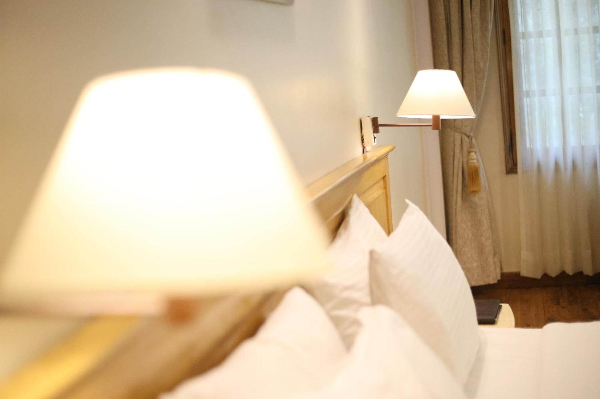 Hotel Willow Banks - Boutique 4 Star Hotel On The Mall Road Shimla Eksteriør billede
