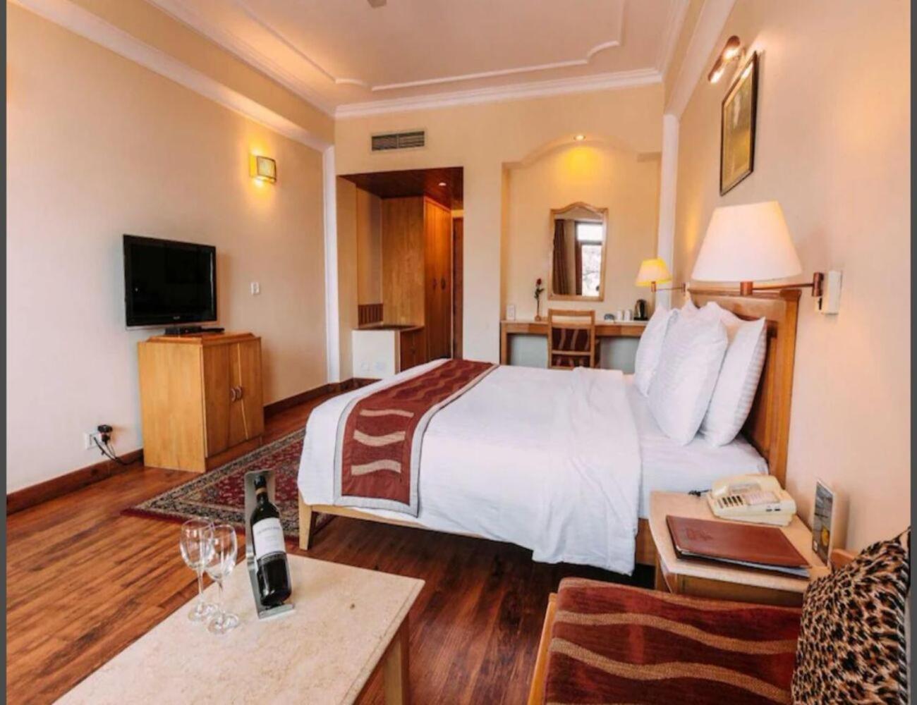 Hotel Willow Banks - Boutique 4 Star Hotel On The Mall Road Shimla Eksteriør billede