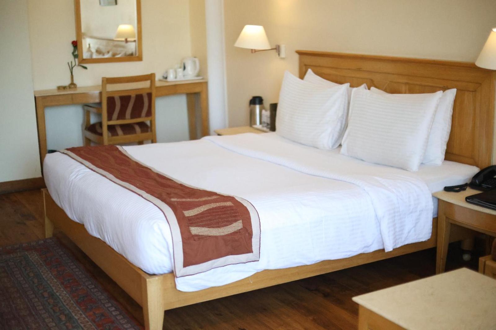 Hotel Willow Banks - Boutique 4 Star Hotel On The Mall Road Shimla Eksteriør billede