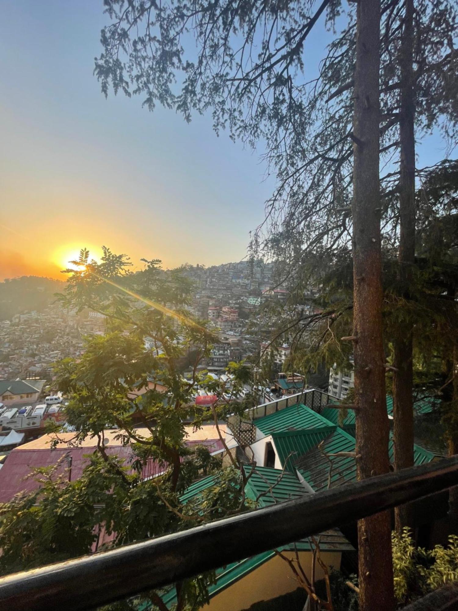 Hotel Willow Banks - Boutique 4 Star Hotel On The Mall Road Shimla Eksteriør billede